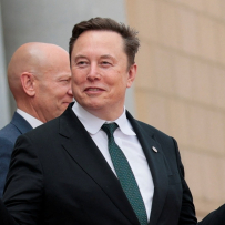 曝SpaceX向投资者展示AI设备原型，马斯克火速否认：纯属捏造